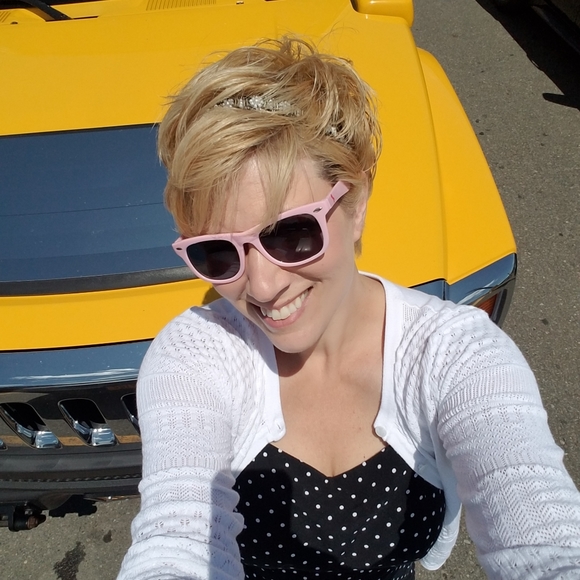 Meet your Posher, Mindette - Picture 3 of 3